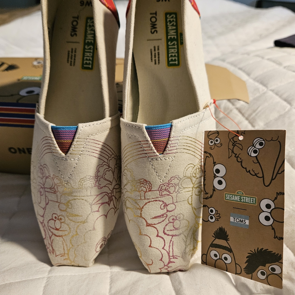 TOMS Rare Limited Edition Sesame Street Canvas Slip-Ons With Foil Sz 6